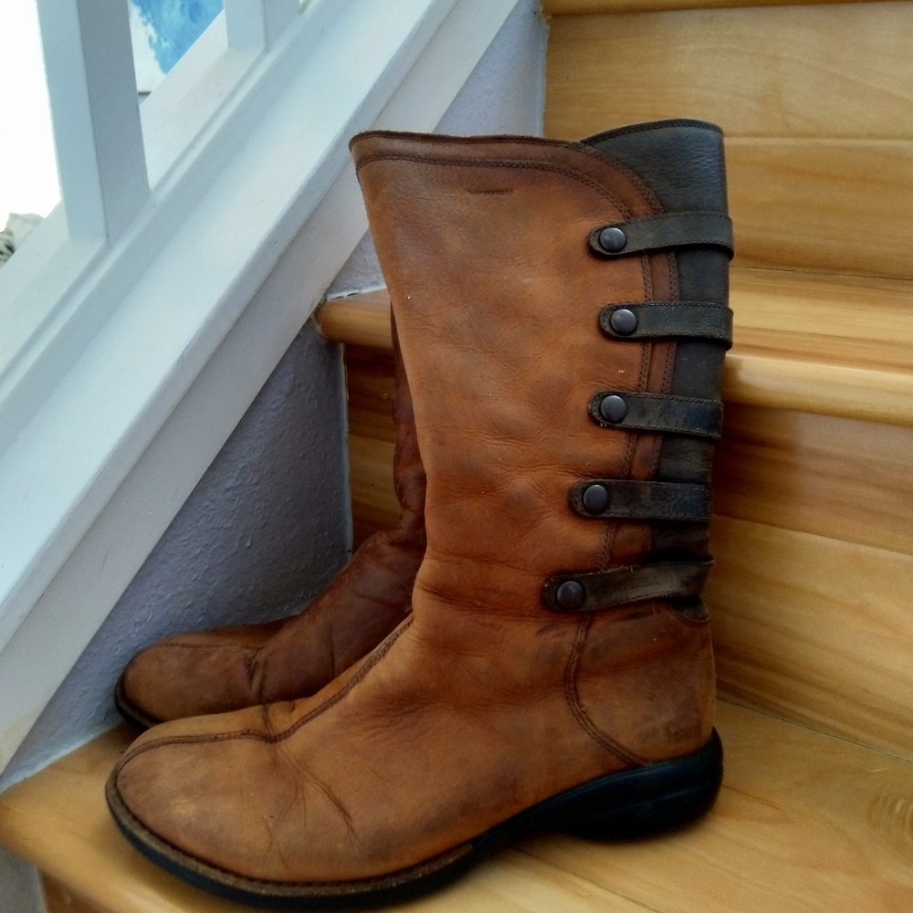 Merrell brown boots size 9